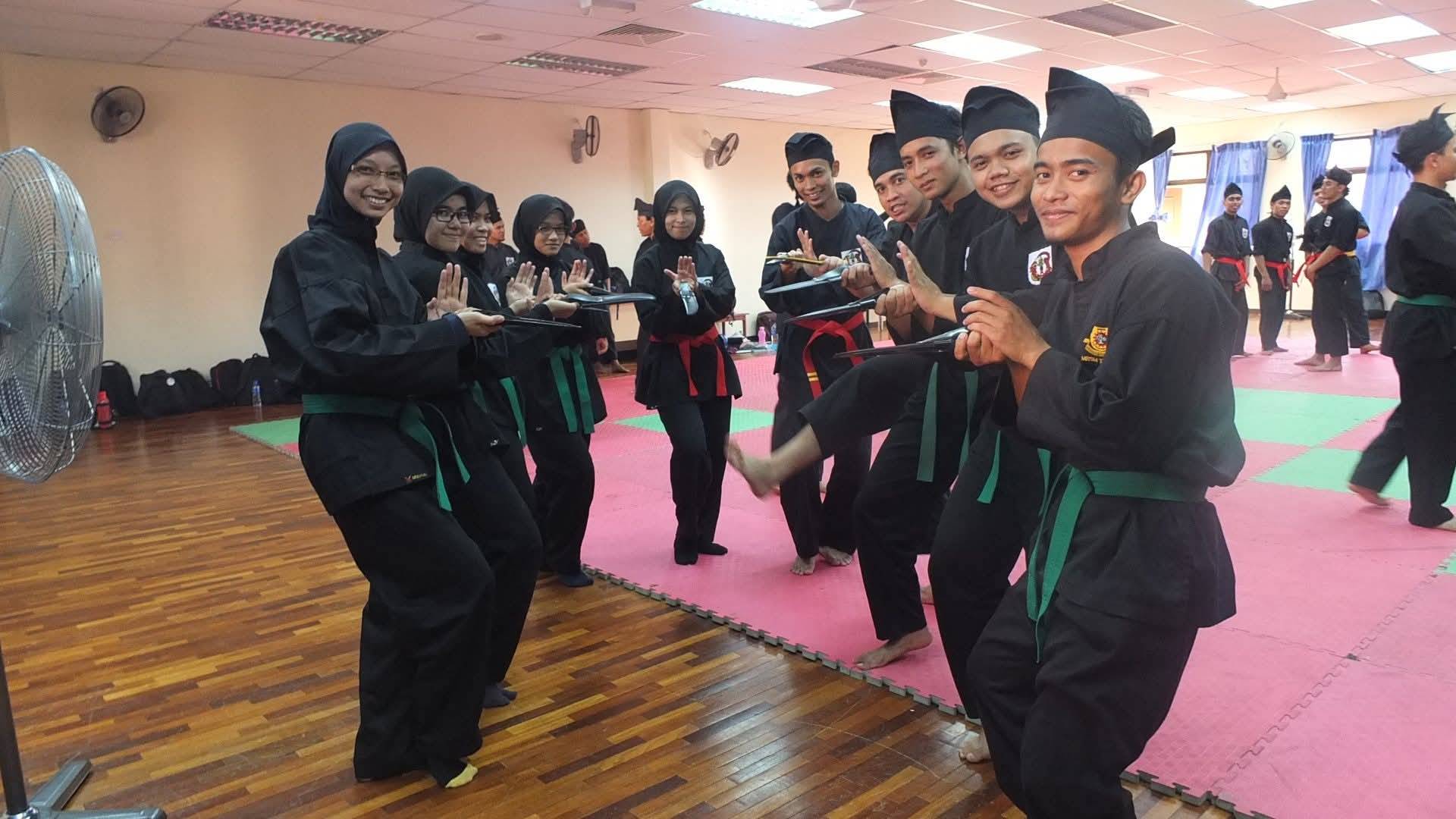 Latihan Silat